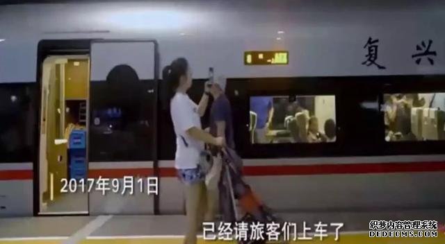 老外坐中国高铁直呼:太不可思议了!这感觉棒极了