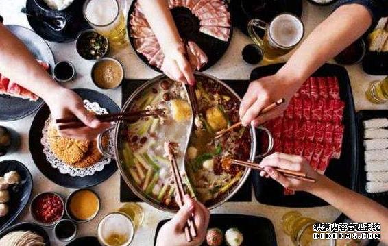 吃火锅时,为啥别点“清汤锅”? 听内行人说完,瞬间明白