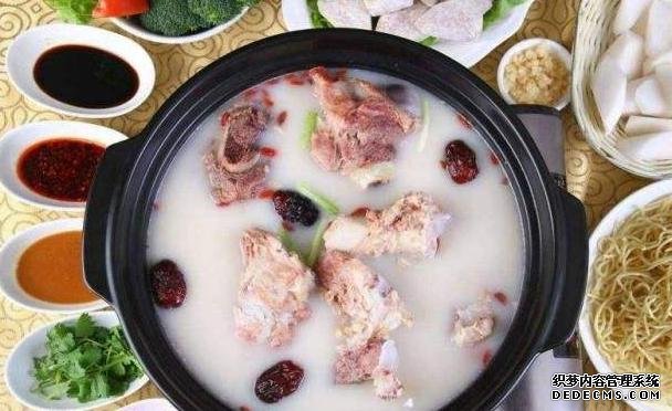 吃火锅时,为啥别点“清汤锅”? 听内行人说完,瞬间明白