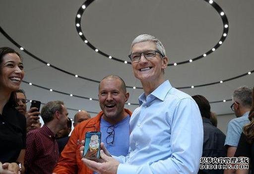 持有苹果股份,却用着三星,在库克的恳求下,他终于用iPhone了