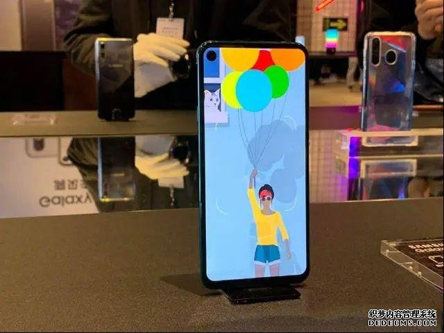 小米高层透露实情,真全面屏很难做到,网友开始期待iPhone 12