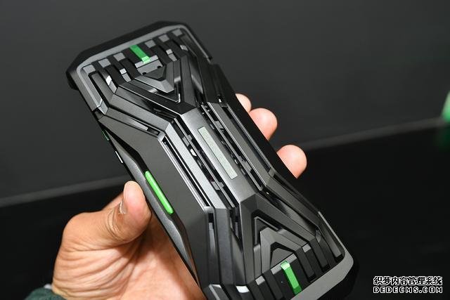 骁龙855+256GB的手机狂跌1500都无人过问?雷军表示非常头疼