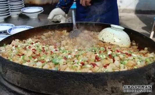 河南这种丑丑的小吃,几乎每个集市都会有,管饱只要5元
