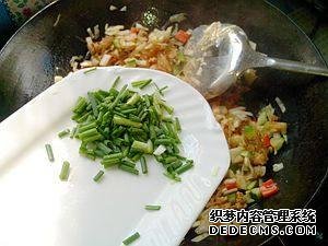 杂蔬肉末炒粉丝最好吃的做法,脆爽Q弹不粘锅,色香味俱全