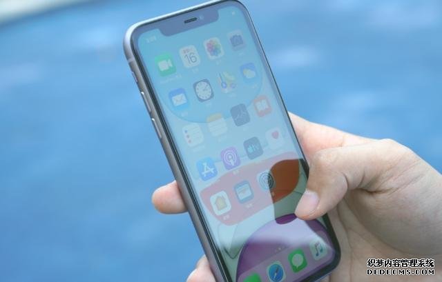 从5499跌到5299,全球第二畅销iPhone,网友评价挺实在