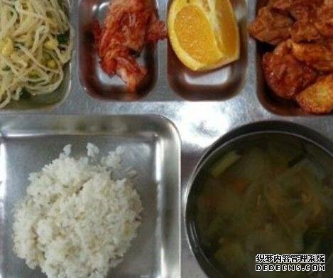 各国学校午餐都吃啥?看完想要吃遍全球各个中学食堂