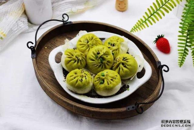 春天就是要吃菠菜生煎包,面皮松软,肉馅鲜嫩,咬一口满嘴汤汁