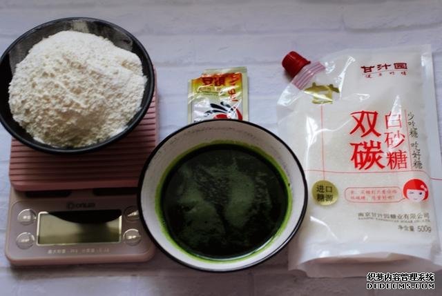 春天就是要吃菠菜生煎包,面皮松软,肉馅鲜嫩,咬一口满嘴汤汁
