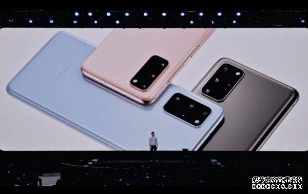 为何三星手机最受户外主播喜爱?而不是小米和华为?