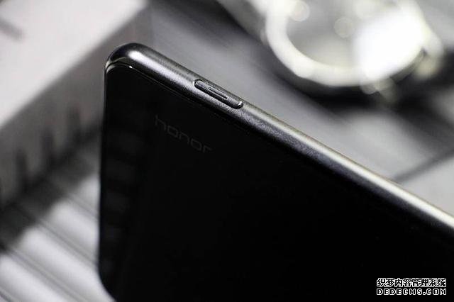 7寸大屏+128G+5000mAh,这款荣耀手机从3199跌倒1489,清仓