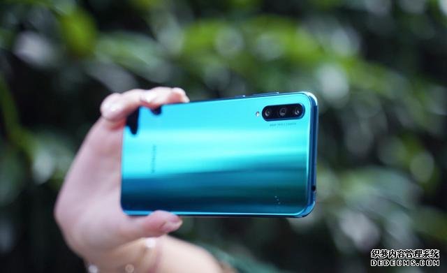 仅售1099元,6+64GB+屏下光学指纹,入手华为这款千元机值了
