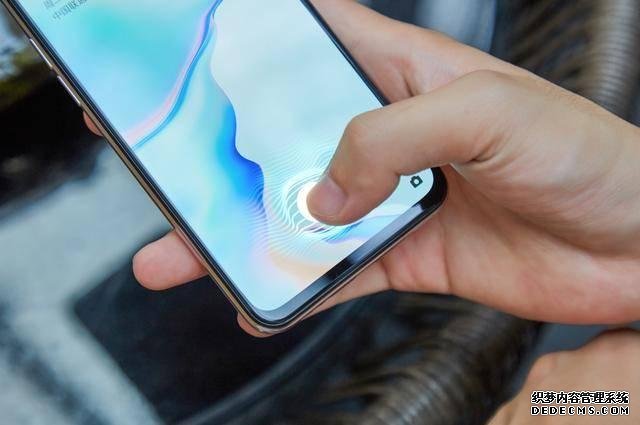 OPPO、红米、荣耀同价位对比,性价比手机这样选准没错