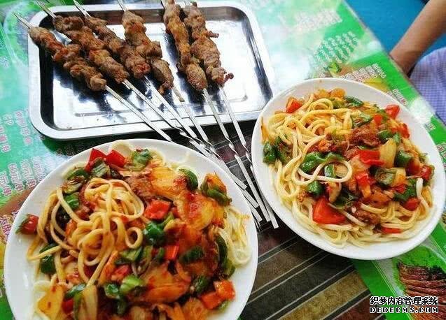 这才叫新疆拌面,你吃的那个只能叫肉拌菜