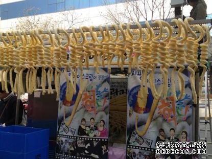 坐游轮去韩国五天四夜行程,深夜的大海静谧得让人心慌又享受