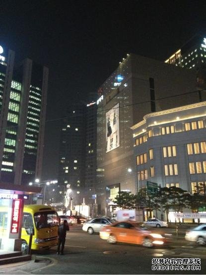 坐游轮去韩国五天四夜行程,深夜的大海静谧得让人心慌又享受