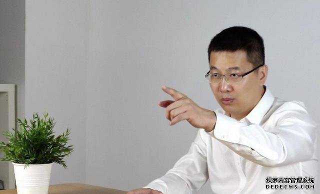 红米K30 Pro疑似“抄袭”?矛头直指华为却闹笑话,拿什么赢?