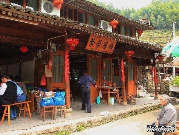 中国有个“烤全羊村”,香飘十里令游客蠢蠢欲动