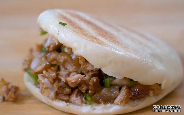 肉夹馍在家轻松做,馍香肉更香,一看就会,咋做都不废!