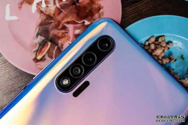 2300元就能买到麒麟990,40W快充+128GB,还是自拍第一旗舰