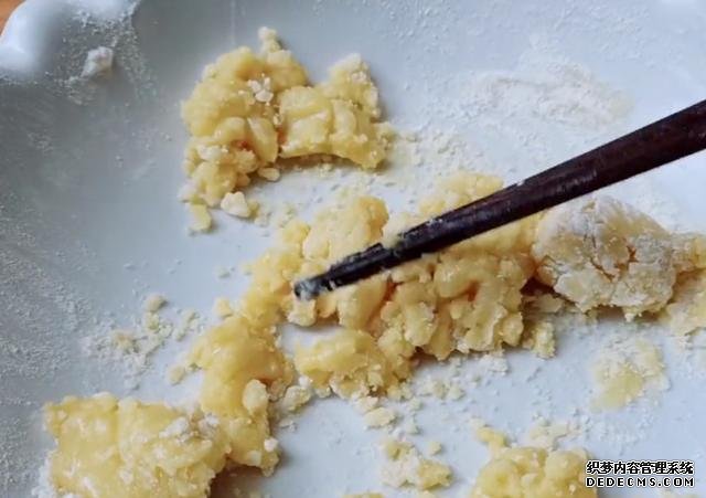 绿豆别熬粥啦,试试这样做,5元食材做一大盘,孩子吃了还想吃