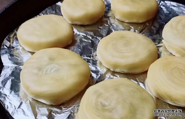 绿豆别熬粥啦,试试这样做,5元食材做一大盘,孩子吃了还想吃