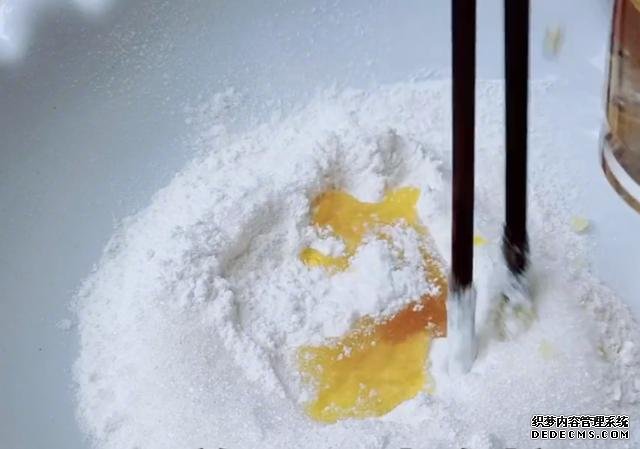 绿豆别熬粥啦,试试这样做,5元食材做一大盘,孩子吃了还想吃