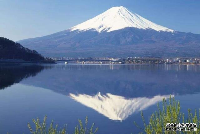 日本最陡峭的一座桥,大量游客来此参观,最后都失望而归