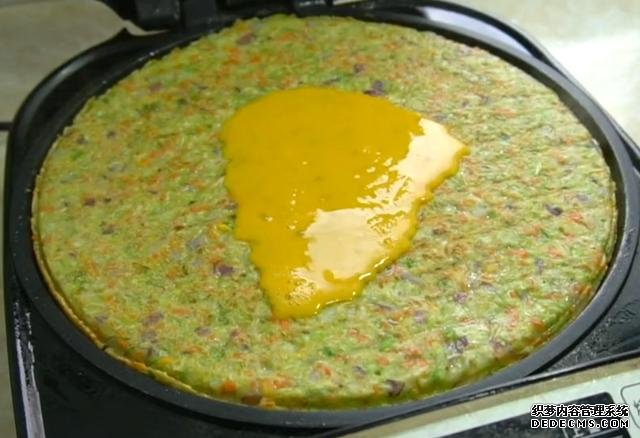 一颗白菜3个蛋,教你懒人早餐新吃法,不炒也不炖,比馅饼还要香
