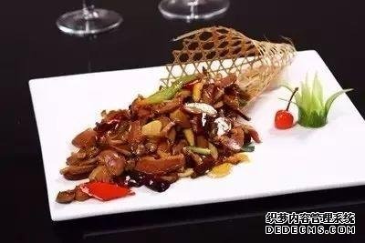 年夜饭推荐:椒麻鸡,龙眼腊扣肉,紫苏酱炒牛肝菌的做法
