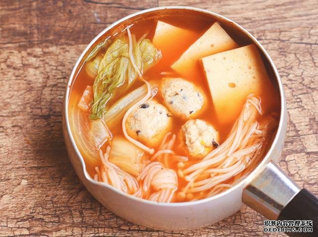 超级适合减肥时期吃的低卡健康,无油鸡肉豆腐丸和懒人泡菜锅