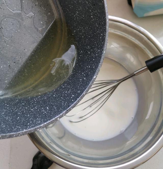 没奶油怎么办?教你用牛奶打成奶油,吃着不腻,适合老人孩子吃