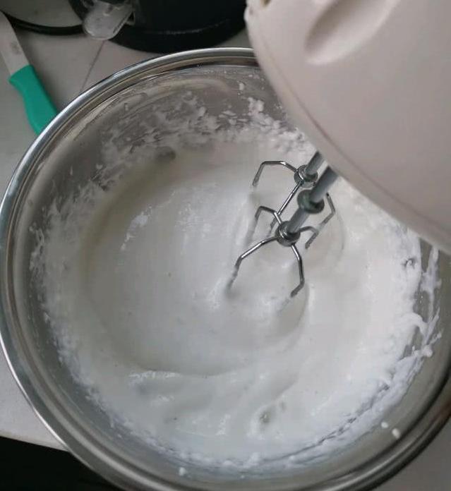 没奶油怎么办?教你用牛奶打成奶油,吃着不腻,适合老人孩子吃