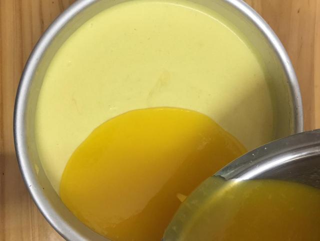 天热了,教你做冰冰凉凉的芒果慕斯蛋糕,好看又好吃,做法也简单