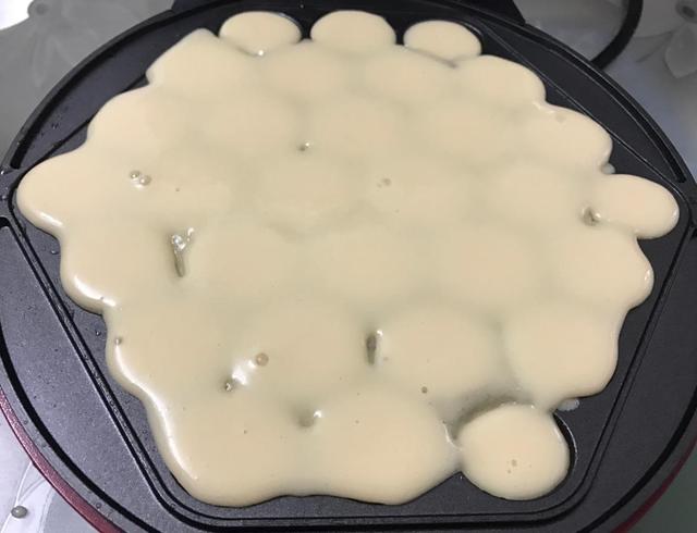 想吃鸡蛋仔不用买,教你在家做,蛋香味浓郁,外酥里软超好吃