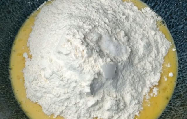 原来苹果加面粉这么好吃,不用烤不用烙,柔软香甜,出锅就抢光