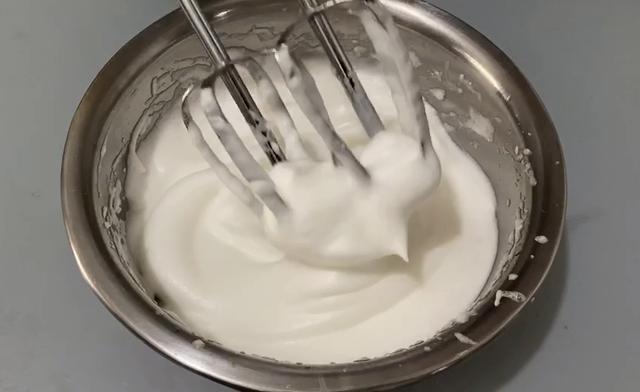 自制蛋糕,不用烤箱不用蒸,2个鸡蛋1勺面,出锅比买的好吃多了