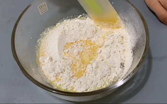 自制蛋糕,不用烤箱不用蒸,2个鸡蛋1勺面,出锅比买的好吃多了