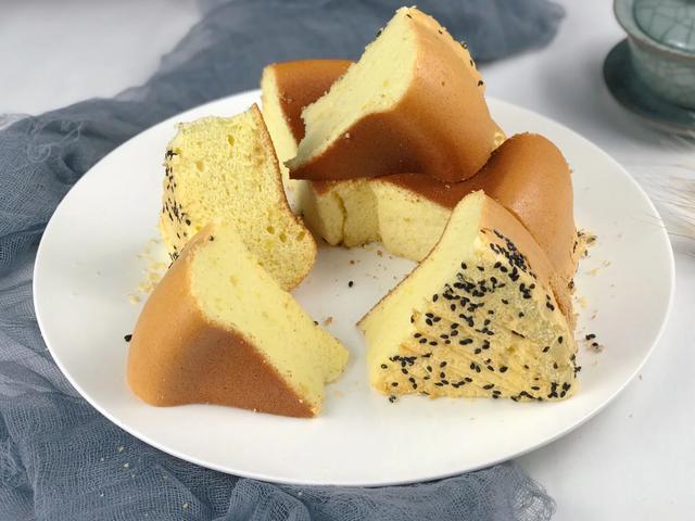 5个鸡蛋,1碗面粉,教你电饭锅做蛋糕,蓬松细腻,比烤的好吃多了