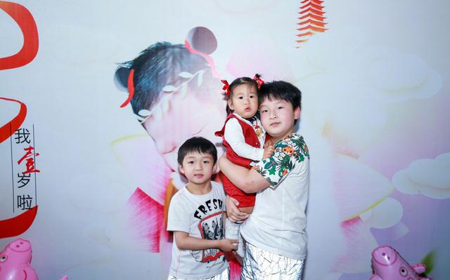 相识5天就恋爱,结婚14年仍像热恋,生三个儿子后冉莹颖还不封肚