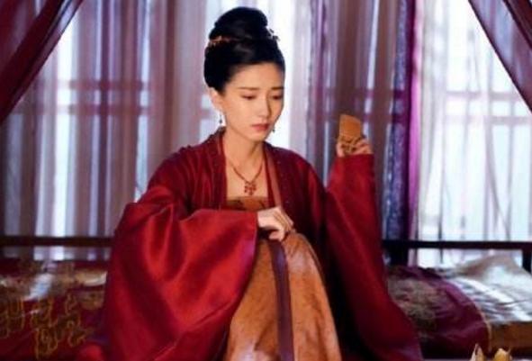 怎么捧都不红?女星江疏影深夜自卑倾诉,被曝拍戏每天喝二两白酒