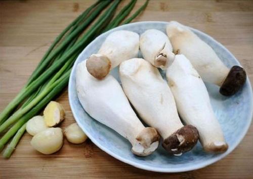 家里再穷,也要多做它给孩子吃,补充氨基酸,孩子个头猛窜不发胖