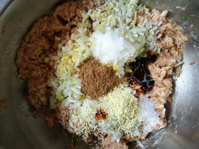 这馅饺子很少有人做,比虾仁便宜,比韭菜鲜美,一人两碗不过瘾