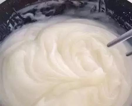 把面粉倒进滚水里煮,10分钟后,全家人都惊讶,我连吃了2碗!