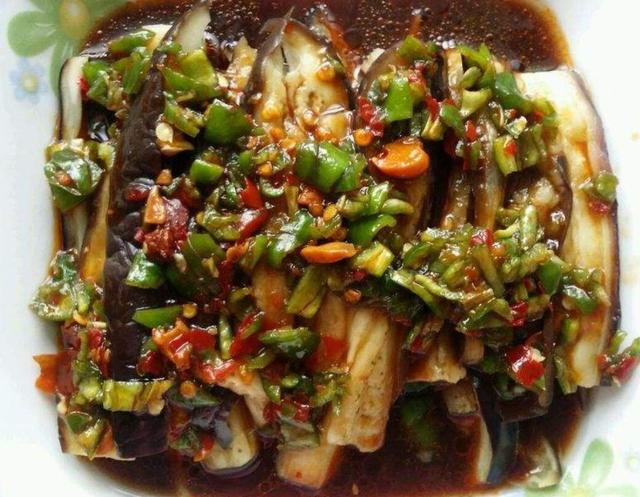 茄子夏天换个做法,不炸不炒,少油少盐,清淡更健康