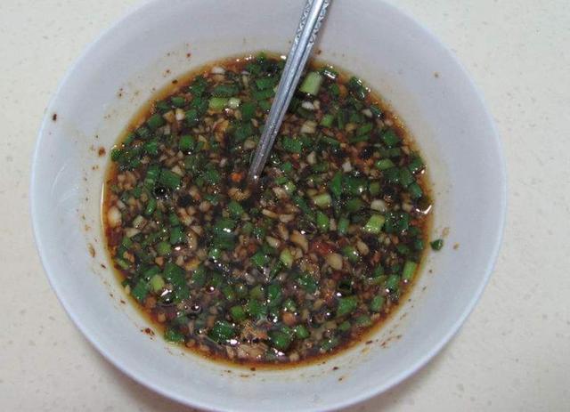 茄子夏天换个做法,不炸不炒,少油少盐,清淡更健康
