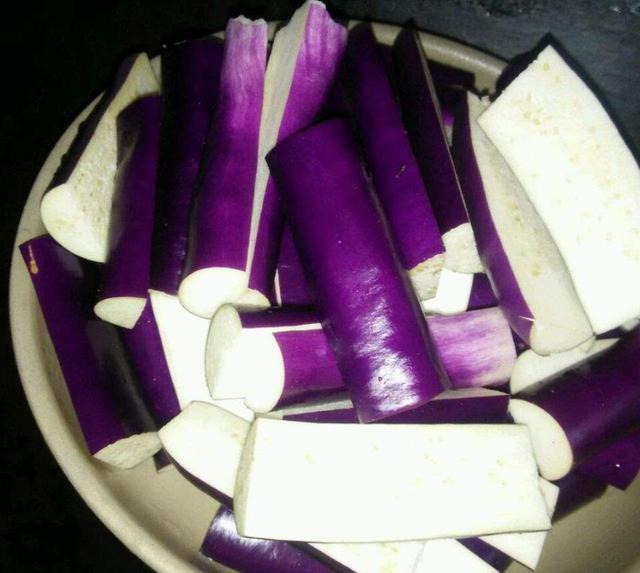 茄子夏天换个做法,不炸不炒,少油少盐,清淡更健康