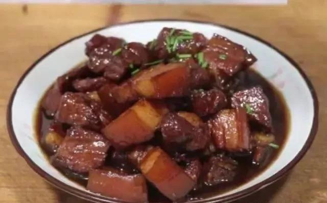 做红烧肉时,要不要焯水,一步错步步错,难怪肉质不软烂,不入味