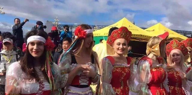 生活在黑龙江的俄罗斯人为何以女性居多?她们做啥工作养活自己?