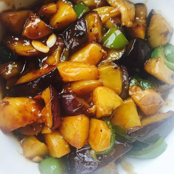 东北乱炖你吃过吗?土豆炖茄子,味道鲜美,做法简单,配方免费送