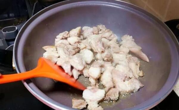 羊肉炖萝卜,这样做一点膻味都没有,鲜嫩味美,越吃越想吃